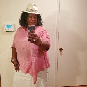 Meet your Posher, Mona